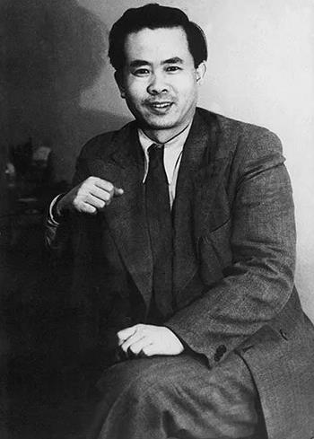 1939年,任弼时在莫斯科留影。