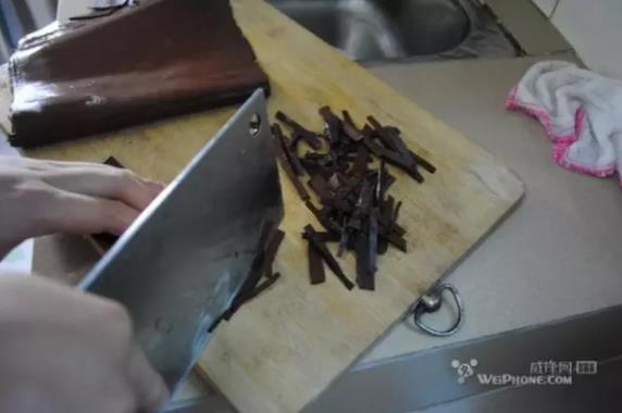 切出来一根一根的牛皮条