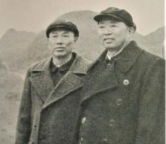 邓华(左)和刘亚楼在云南合影