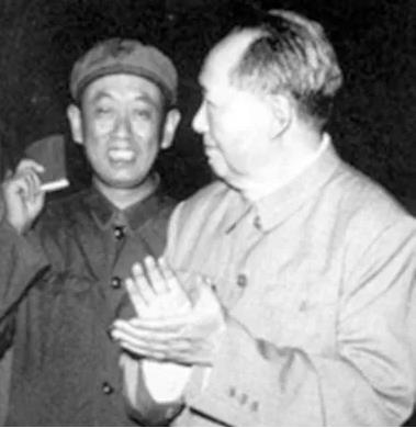 “文革”初期,郑维山和毛泽东在一起